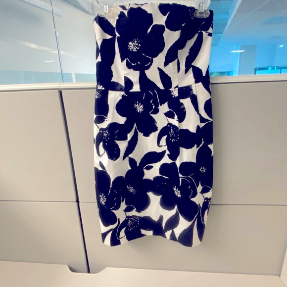 Express Black and White Floral Strapless dress Sundress Size 6 - Picture 1 of 10